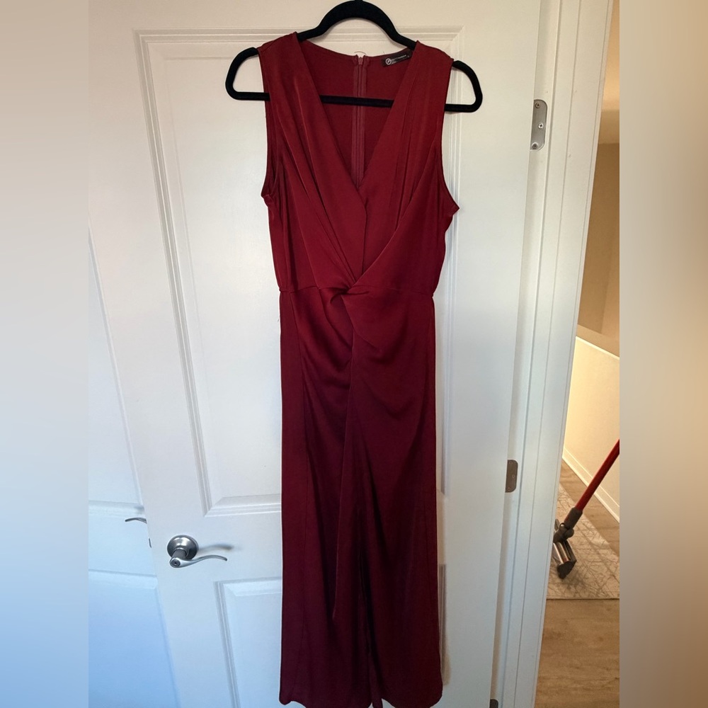 Elegant Burgundy Sleeveless Dress